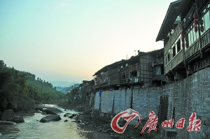 　　夕陽下的古鎮(zhèn)?！? complete=