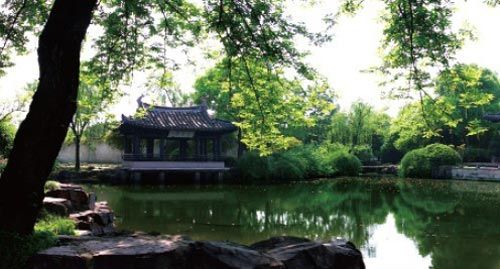 　　江南如珠璣般分布著許多私家園林。