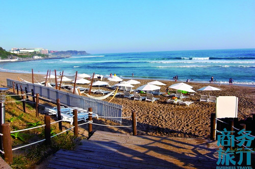 有一段偶來小路經(jīng)過新羅酒店所在的沙灘。