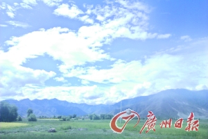 途中的大河煙波浩渺。