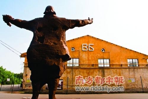 紅專(zhuān)廠有著時(shí)代的銹跡,明晚將和新銳的電子音樂(lè)碰撞 紅專(zhuān)廠有著時(shí)代的銹跡,明晚將和新銳的電子音樂(lè)碰撞