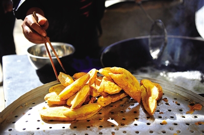 陜北特色小吃黃炸糕。
