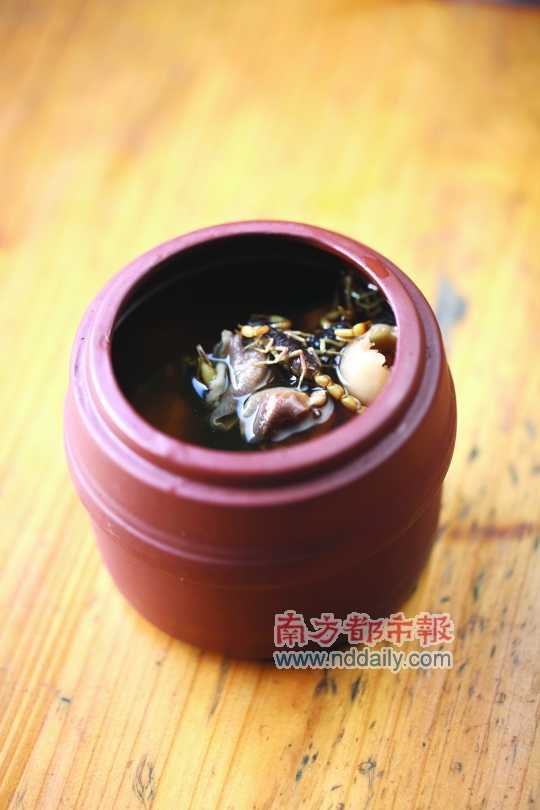 蝎子燉蝸牛。