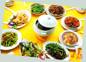 在封開(kāi)品嘗各地美食,大飽口福。