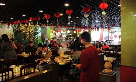 來到四川,不吃火鍋就對(duì)不起這片火辣辣的土地。