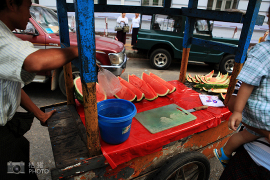 緬甸，繽紛的街邊平民小吃