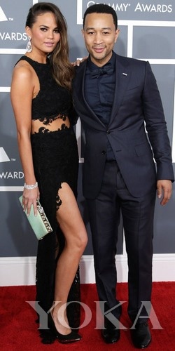 約翰·傳奇和女友Chrissy Teigen，Chrissy身穿Joy Cioci