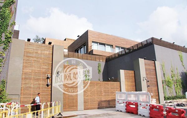 林青霞獲老公贈價值9億多“皇宮”，圖為林青霞豪宅大門口。