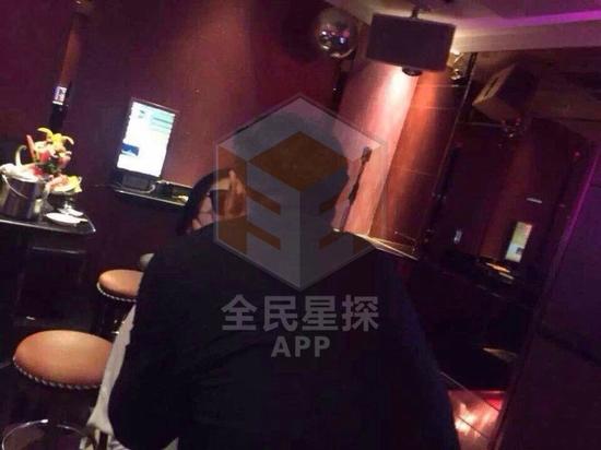 網(wǎng)絡(luò)曝光的田源激吻照，田源稱是角度問(wèn)題