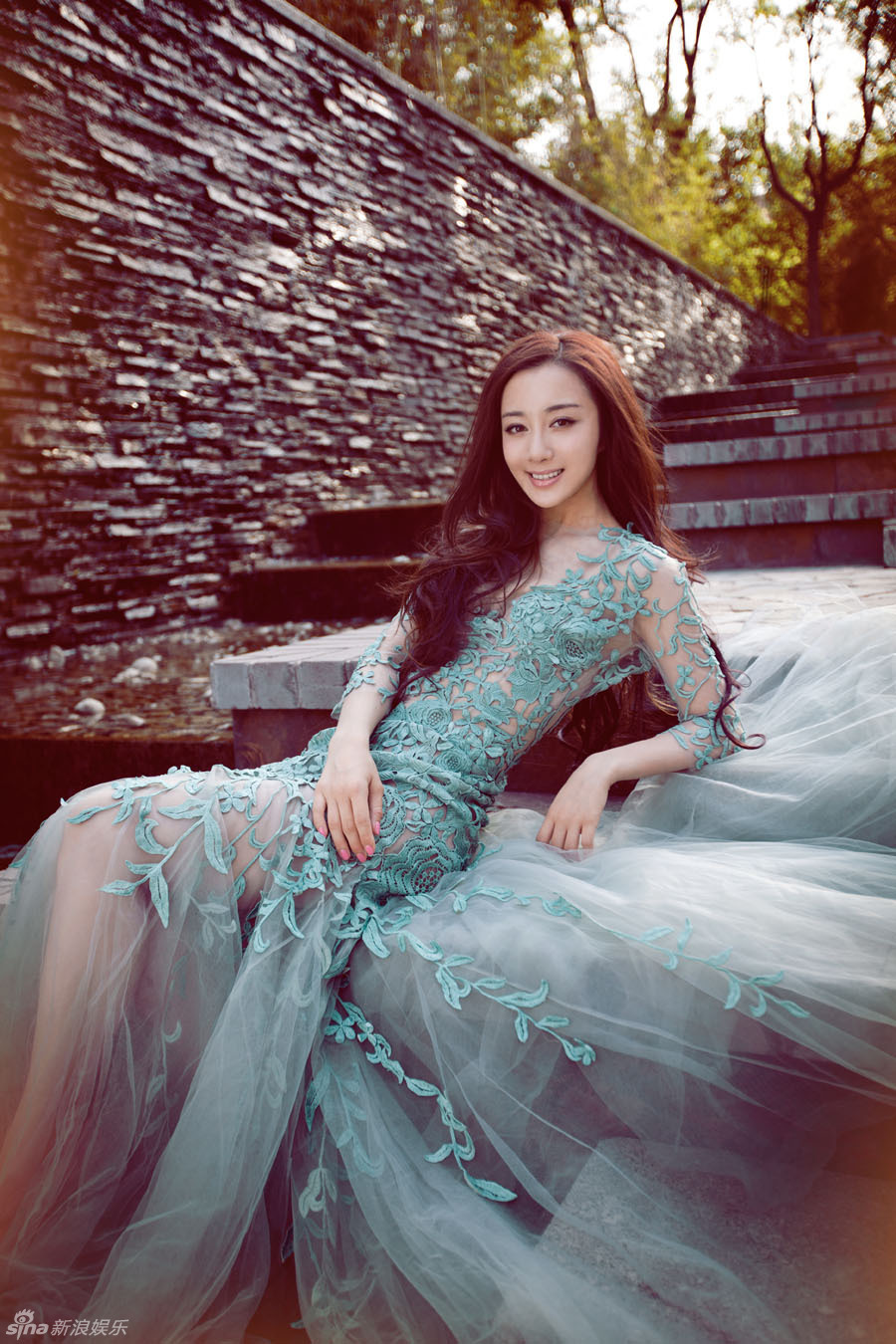 李依曉華麗展現(xiàn)虞美人典雅氣質(zhì) 李依曉華麗展現(xiàn)虞美人典雅氣質(zhì)