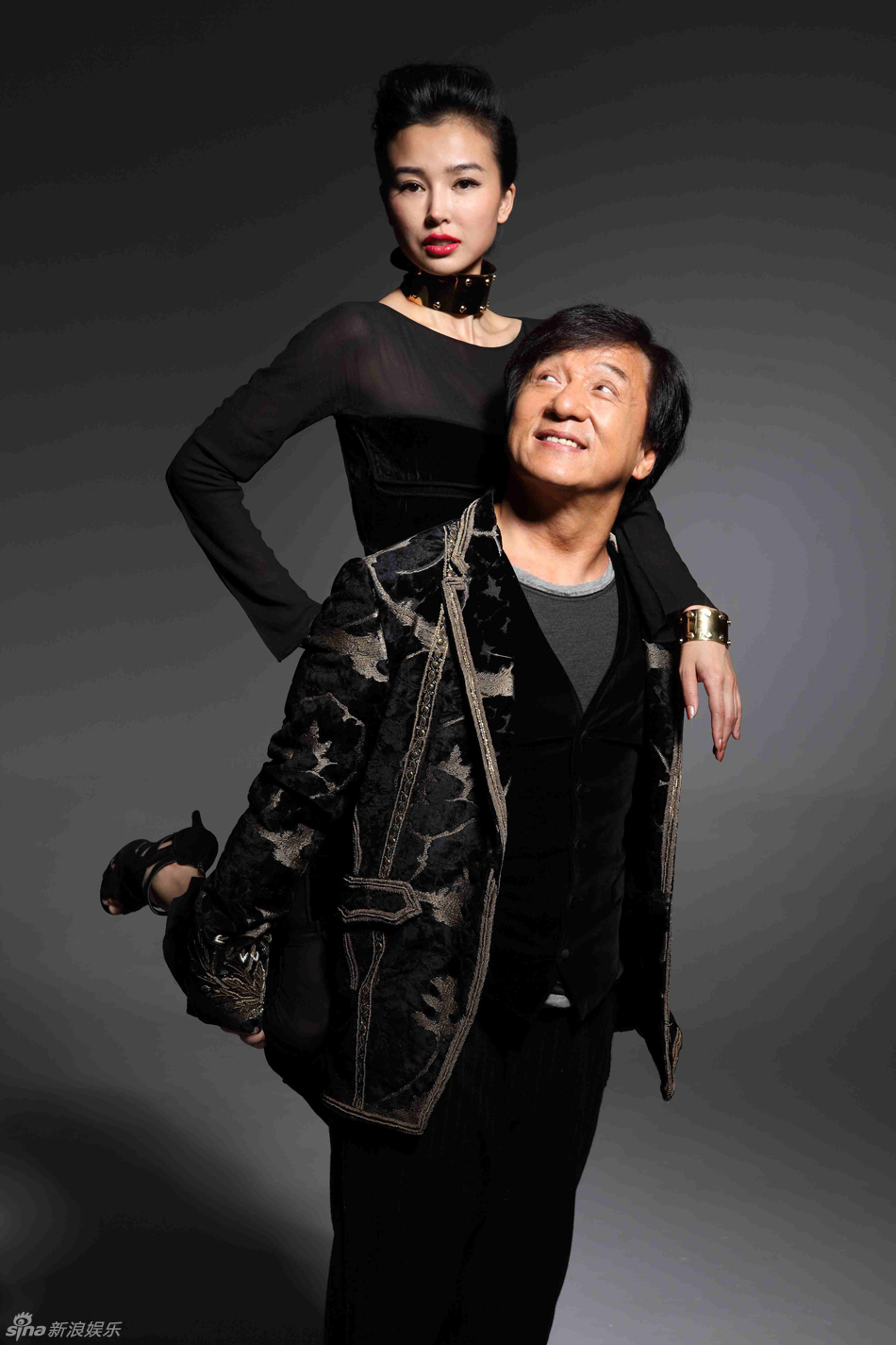 成龍姚星彤賀歲大片摩登時(shí)尚 成龍姚星彤賀歲大片摩登時(shí)尚