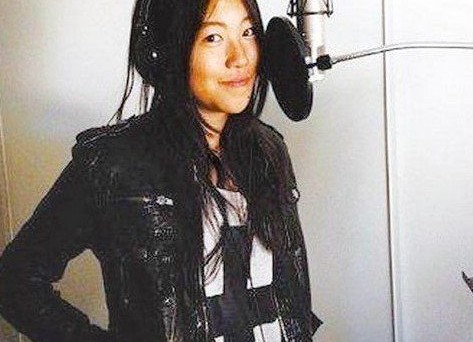 王菲女兒竇靖童的彈唱視頻被網(wǎng)友贊美。（資料圖）