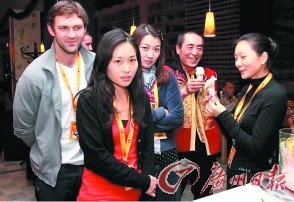 曝張藝謀第8子“復仇”