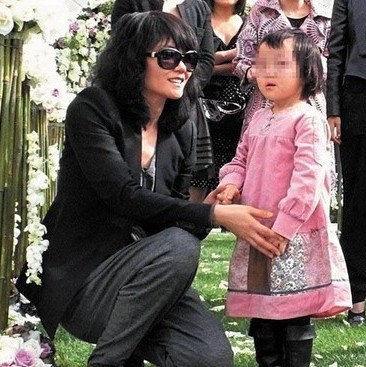 王菲與愛女李嫣 王菲與愛女李嫣