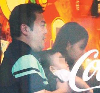 韋汝曾未婚生子，后嫁入豪門(mén)