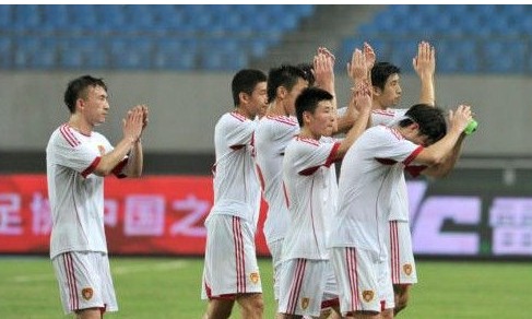 國足1：5恥敗泰國隊(duì)。