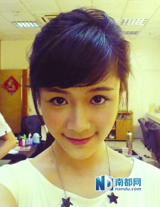 走紅網(wǎng)絡(luò)后私房照流出。