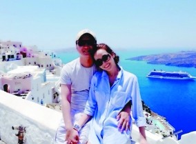 侯佩岑去年在微博公開(kāi)與老公的旅游照