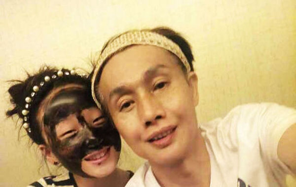 據(jù)悉，2011年，鄧建國在廣州舉行婚禮迎娶90后“干女兒”黃梓琪。