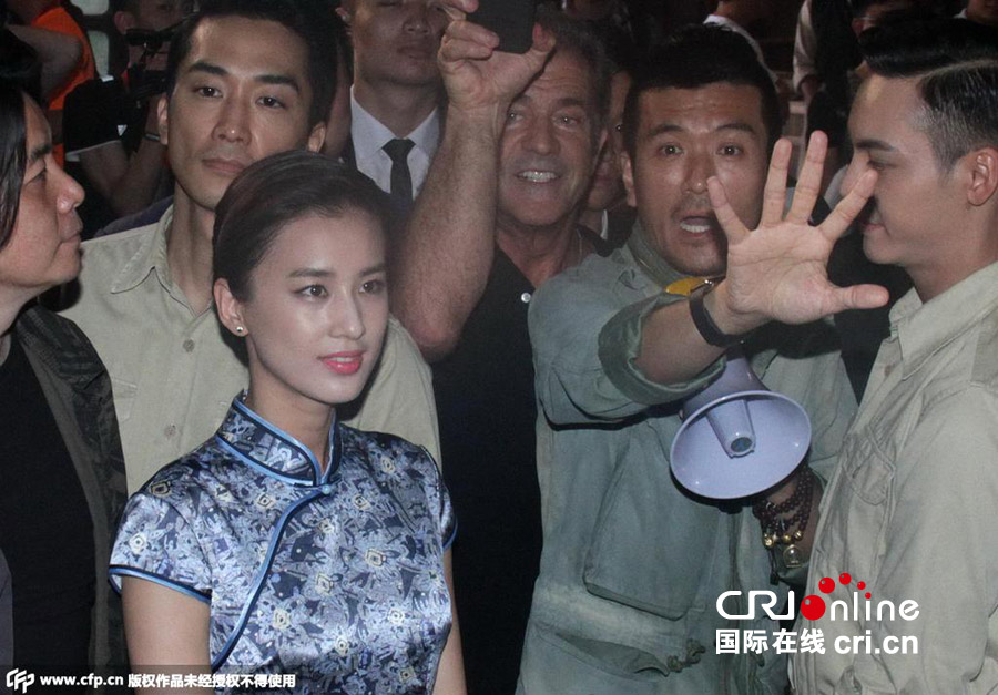 黃圣依楊子首次公開合體不避嫌 黃圣依穿旗袍扮嫻淑 黃圣依楊子首次公開合體不避嫌 黃圣依穿旗袍扮嫻淑