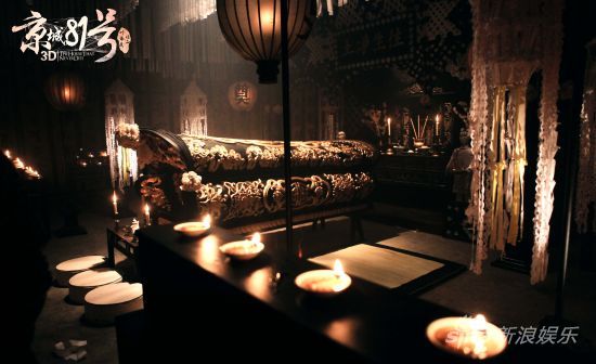 霍家為死去二少爺舉辦隆重的冥婚儀式之后，便送入靈堂。在如此幽閉的空間，活人陸蝶玉將與死者度過(guò)一晚駭人