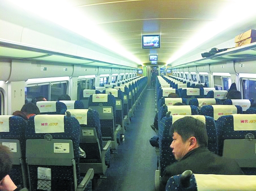 　春運(yùn)頭兩天，部分高鐵上座率并不高。