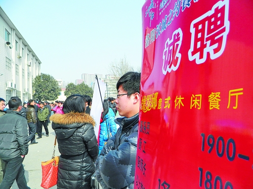 酒店承諾服務員月薪1900元 酒店承諾服務員月薪1900元