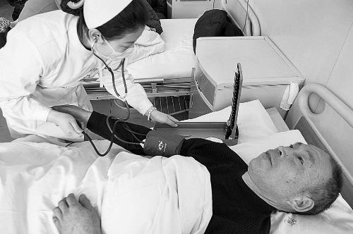 濟源市在河南率先全面推行“先診療后結(jié)算”服務模式 濟源市在河南率先全面推行“先診療后結(jié)算”服務模式