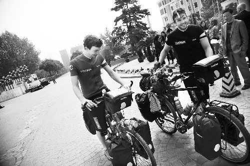 他們說，希望唇腭裂患兒能開口微笑 邱曉峰/圖