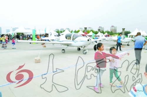 　每個(gè)人心中都有一個(gè)飛翔夢(mèng)。圓這個(gè)夢(mèng)，去安陽(yáng)吧！