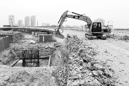 昨日，這座立交橋開始正式拆除