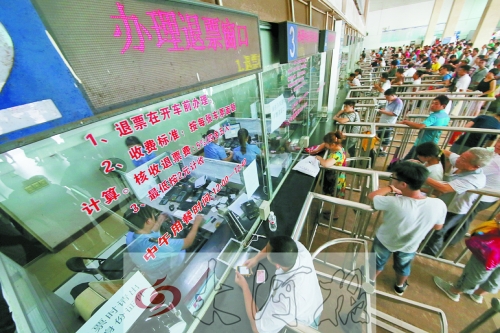 洛陽(yáng)火車站售票大廳