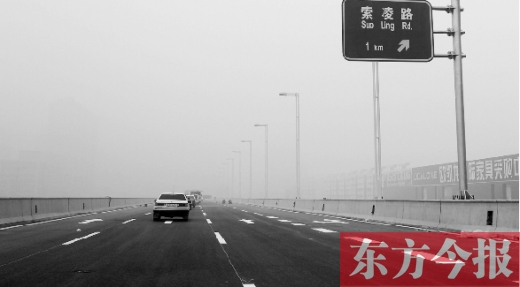 昨天上午，東方今報(bào)記者跟隨鄭州市交巡警部門，提前探路已具備通車條件的鄭州市三環(huán)快速路