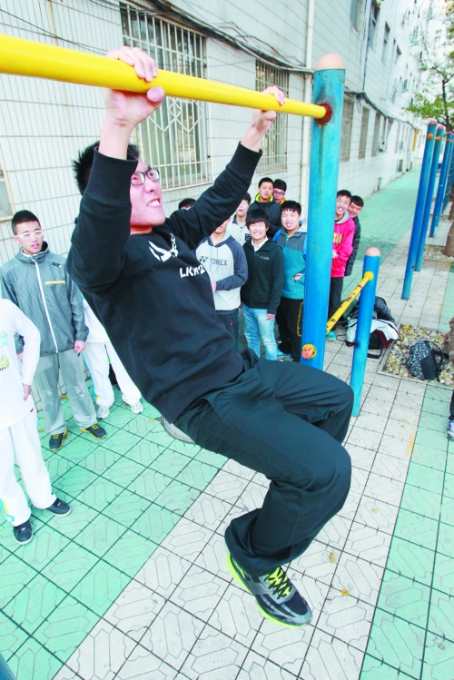 對(duì)于對(duì)外開放體育設(shè)施的學(xué)校，市民滿懷期待。