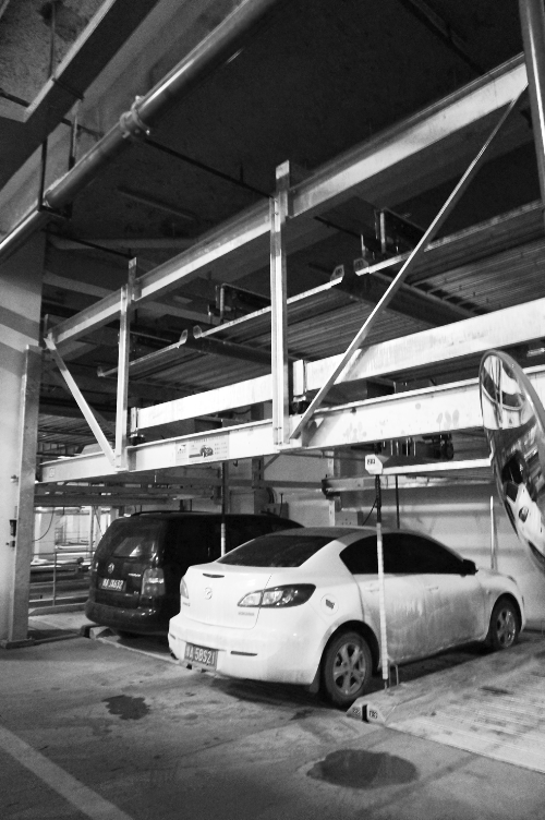 蘇荷立體式公共停車場去年12月開始使用，有384個(gè)車位。