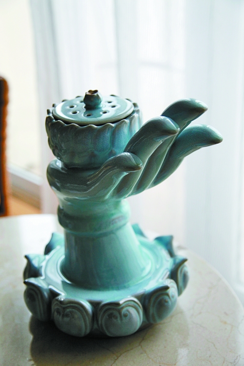 這份送給星云大師的鈞瓷禮物名叫“妙德佛音” 這份送給星云大師的鈞瓷禮物名叫“妙德佛音”