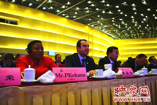 高峰論壇上與會(huì)外賓 高峰論壇上與會(huì)外賓