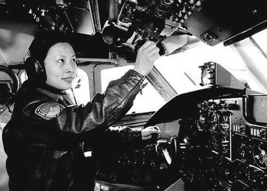 王亞平開飛機時照片 王亞平開飛機時照片