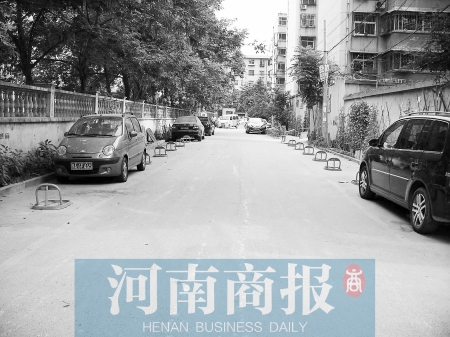 城市公共道路，成了很多人的“停車(chē)場(chǎng)” 記者 邱曉峰/攝