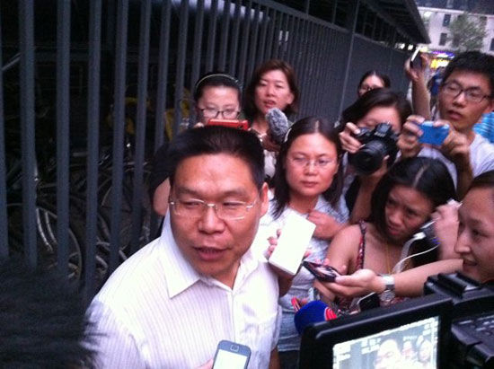 受害人的辯護(hù)律師田參軍在庭審結(jié)束后接受記者采訪(fǎng)