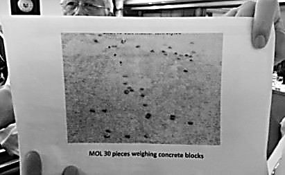 菲防長3日出示拍攝到的“混凝土砌塊”。