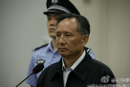 庭審現(xiàn)場的張曙光。