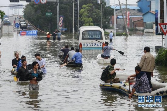 臺(tái)風(fēng)“菲特”造成浙江余姚市城區(qū)大面積被淹，城市交通基本癱瘓，部分區(qū)域停電停水。