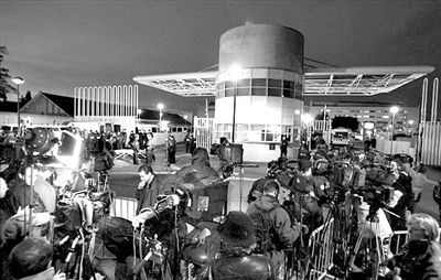 阿拉法特去世時(shí)所在的法國(guó)軍醫(yī)院。