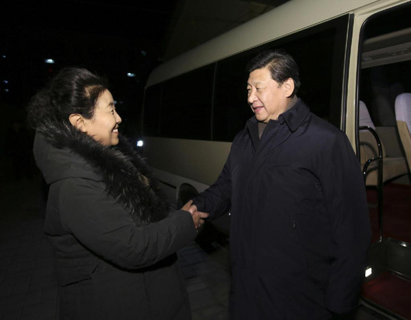 習近平27日晚看望了牛玉儒同志家屬。