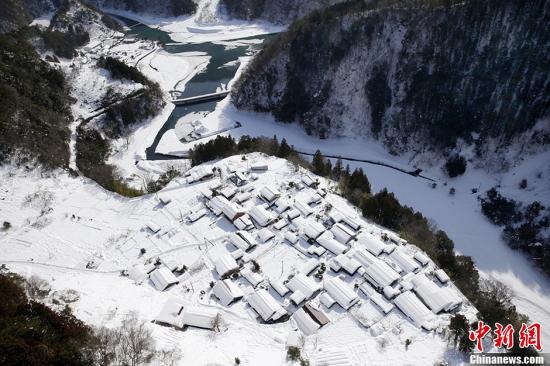 　　當(dāng)?shù)貢r(shí)間2014年2月17日，據(jù)日本媒體報(bào)道，日本關(guān)東甲信及日本東北等地區(qū)遭遇大雪。