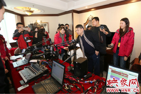 朱夏炎視察映象網(wǎng)全國兩會(huì)北京演播室 寄語爭做第一 朱夏炎視察映象網(wǎng)全國兩會(huì)北京演播室 寄語爭做第一