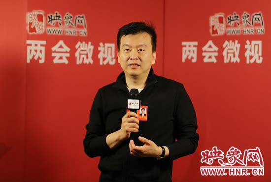 全國(guó)人大代表張澤群接受映象網(wǎng)“兩會(huì)微視”訪談。