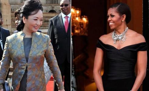 中國(guó)國(guó)家主席習(xí)近平夫人彭麗媛和美國(guó)第一夫人米歇爾(資料圖) 中國(guó)國(guó)家主席習(xí)近平夫人彭麗媛和美國(guó)第一夫人米歇爾(資料圖)