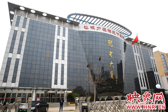 2011年4月，蘭考縣為民服務(wù)中心入住陽(yáng)光大廈，目前，共有行政職能部門(mén)39個(gè)